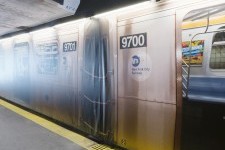 Le passage sous voie déguisé en arrêt de métro new-yorkais dans le cadre de l’exposition Intervenire à Muri (AG) a tant plu qu’il a été maintenu au-delà de la durée de l’exposition (photo : Canton d’Argovie).