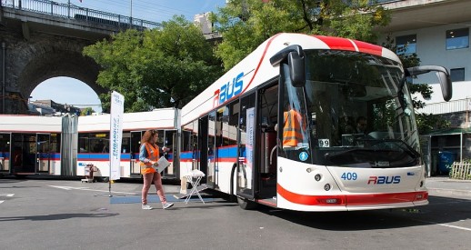 Der Stadtbus von morgen?: ein 25 Meter langer Doppelgelenk-Schnellbus kann bis zu 150 Passagiere aufnehmen (Foto: Stadt Lausanne)
