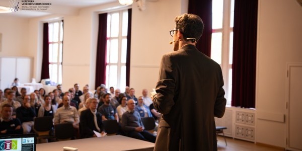 Verkehrsdrehscheiben: Wie bringen wir ein gutes Konzept in die Praxis?