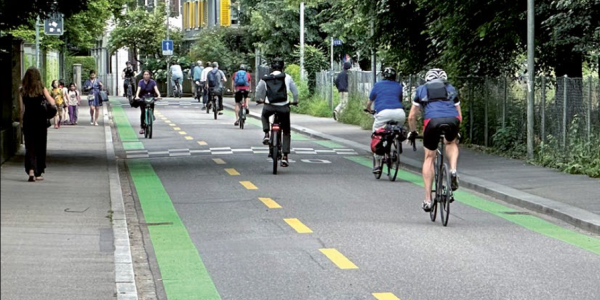 Voies express cyclables : conception et mise en &oelig;uvre de pistes cyclables d'exception dans les agglom&eacute;rations