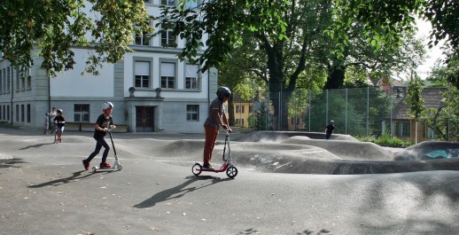 La piste de pump track inaugurée en 2017 (Pump-Park) à proximité du complexe scolaire de Lorraine à Berne (photo: Samuel Hubschmid)