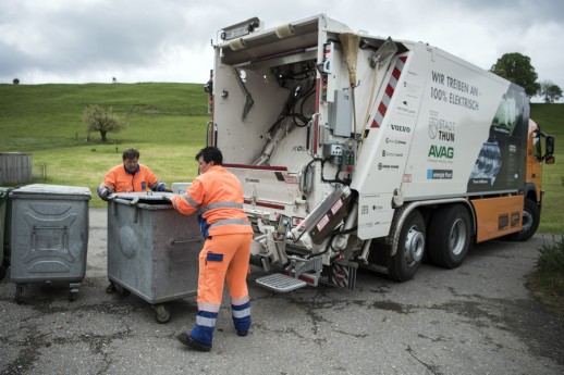 Moins de bruit et d'émissions grâce au camion-poubelle électrique (photo: Ville de Thoune)