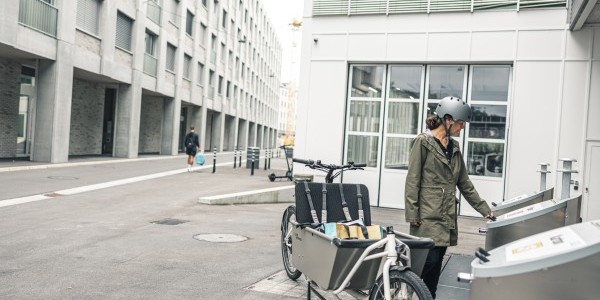 Im 4VIERTEL sorgen eine arealeigene Mobilitätsstation mit Sharingangeboten sowie Mobilitätspakete für Mietende für eine vielseitige Mobilität (Foto: Trafiko AG) 
