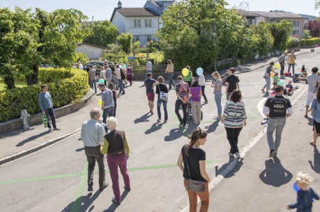 La première vaste zone de rencontre dans le quartier résidentiel Burgfeld à Berne (photo: Béatrice Devènes)