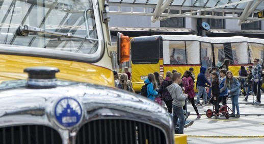 La prima giornata TP per bambini nel 2014 presso la stazione di AutoPostale a Coira (Foto: AutoPostale Svizzera SA, P. Sprecher)