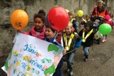 Pedibuslinie im Rahmen des Tages „Zu Fuss zur Schule“.