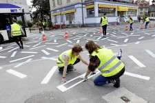 Les marquages peints au sol attirent également l’attention des usagers sur la spécificité de la zone, entraînant une plus grande prudence de la part de ceux-ci (photo: Philippe Maeder)