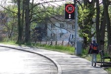 Affichage de la limitation de vitesse au moyen de signaux LED alternés à Bâle (photo : Canton de Bâle-Ville ; source : Flâneur d'Or) 