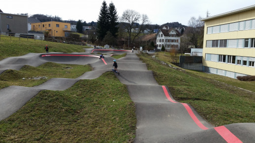 Pumptrackanlage beim Oberstufenzentrum in Flawil SG (Foto: traildevils.ch)