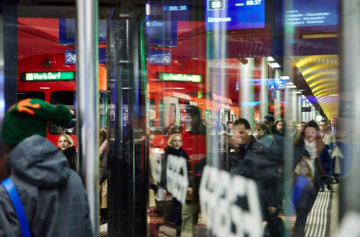 Rushhour am RBS-Bahnhof: Berufspendler und SchülerInnen sind oft gleichzeitig unterwegs. (Foto: Kanton Bern)