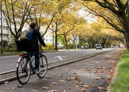 La Winkelriedstrasse fait partie du nouvel itinéraire cycliste principal du Wankdorf, lequel est constitué de larges pistes et voies cyclables qui s’étendent sur près de 3 km. (Image : Metron Bern AG, Elmar Brülhart)