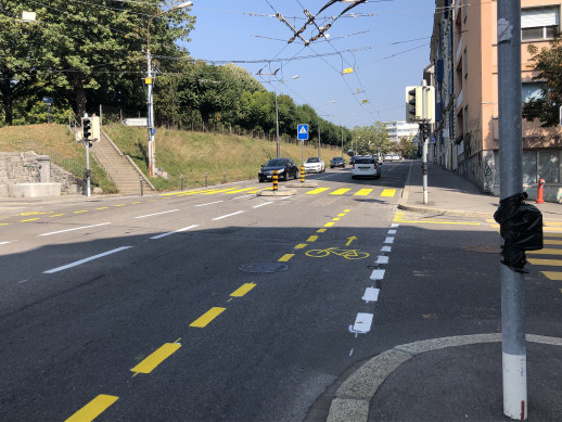 Neuer Velostreifen auf der Avenue du Mont-Blanc in Lausanne (Foto: Stadt Lausanne)