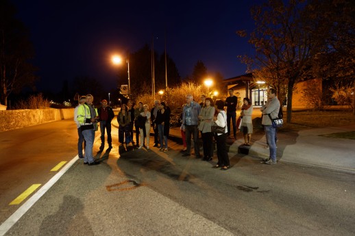 Passeggiata notturna a Cortaillod (NE) per scoprire le diverse sfaccettature dell’illuminazione pubblica, 2018 (foto: Laurent Debrot)