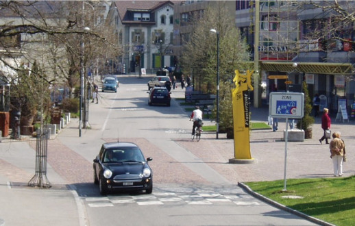 La première zone de rencontre de Suisse dans le quartier de la gare à Berthoud