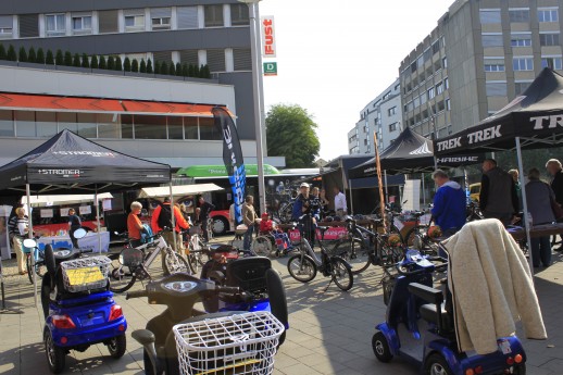 Comment effectuer mes déplacements intelligemment ? Dans le cadre de la Journée de la mobilité, les visiteurs peuvent tester différentes formes de mobilité et s’informer au sujet des offres. (Photo: so!mobil)