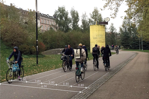 Une voie cyclable de 4 mètres de large à Copenhague: de bonnes conditions de déplacement malgré la densité et la vitesse (Source: illustration du rapport SVI 2014/006)  