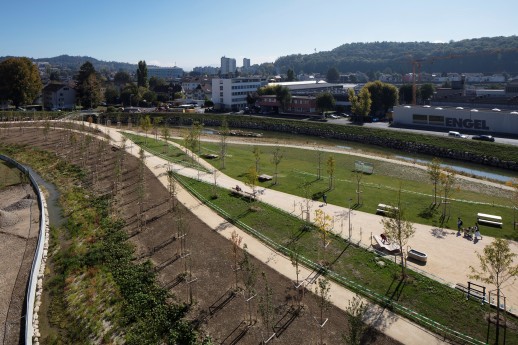 Le nouveau parc de l'Ile-de-la-Suze au cœur de Bienne (Photo: Jon Naiman)