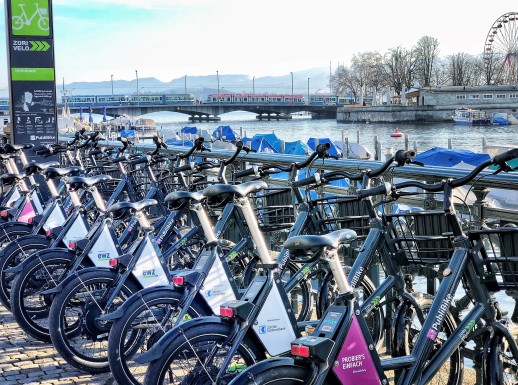 Le PubliBikes fanno parte del paesaggio urbano di Zurigo da ormai un anno (Foto: PubliBike)