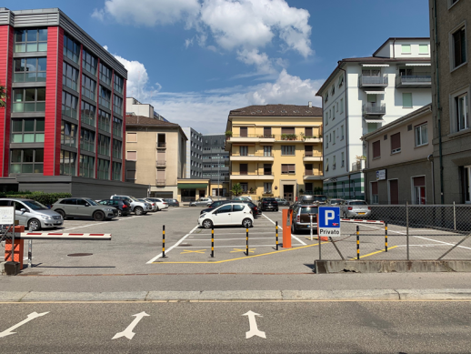 Un’area di parcheggio privata nella città di Lugano (foto: D. Marconi)