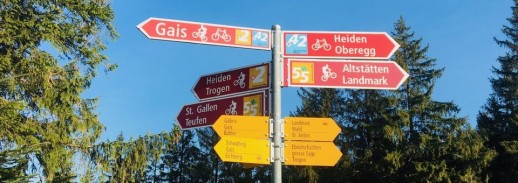 Velo-, Mountainbike- und Wanderwegweiser in Gais (Foto: Gais Tourismus) 