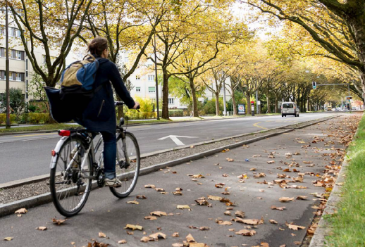 Plus de place pour la mobilité cyclable dans les villes suisses (photo : Metron Bern AG, Elmar Brülhart)  