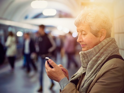 À tout âge : les nouvelles technologies apportent des avantages pour la mobilité quotidienne. (Photo : zvg, mobil sein & bleiben) 