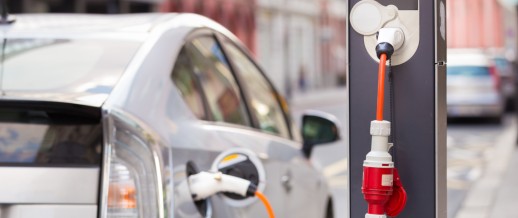 Selon la feuille de route pour la mobilité électrique 2025, la Suisse devrait bientôt disposer de 20 000 stations de recharge pour voitures électriques accessibles au public (Photo : energeiaplus) 