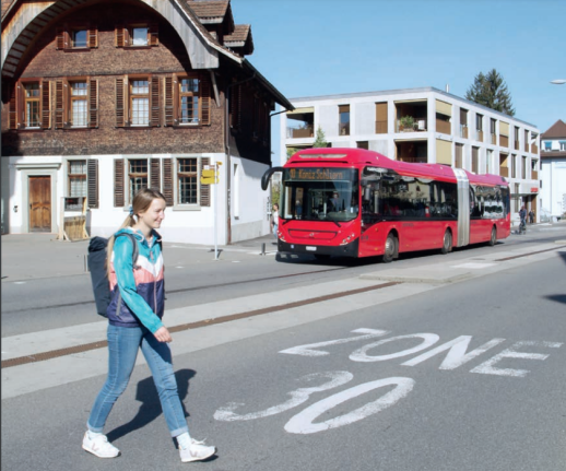 La limitation à 30 km/h et des transports publics de qualité sont compatibles avec les instruments appropriés. (Photo : ATE) 