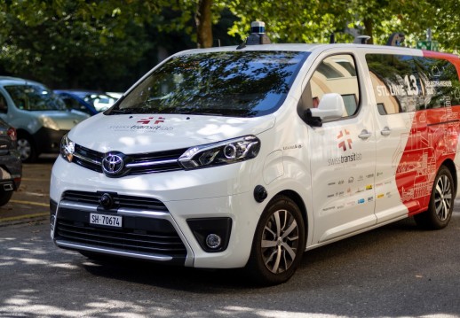 Der automatisierte Shuttle-Bus der STL-Linie 13 im Pilotbetrieb in Schaffhausen (Foto: Moritz Schmid, STL)