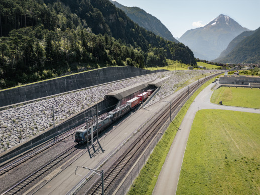 Der Gotthard-Basistunnel wurde vor 10 Jahren in Betrieb genommen und ist zentral für die Verlagerung des Güterverkehrs auf die Schiene (Bild: Trafiko, Geschäftsstelle GHK)