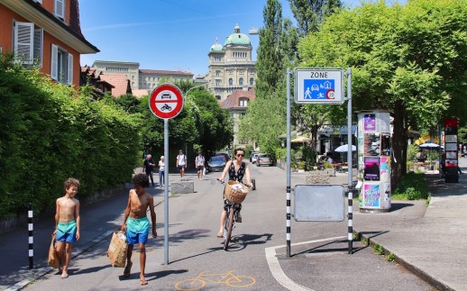 Laut BFU reduziert die Einrichtung einer Begegnungszone die Zahl der Unfälle um durchschnittlich 31%. (Foto: Rue de l'Avenir)