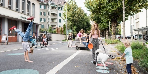Eine spielerische Strasse voller Leben (Foto: Stadt Bern)