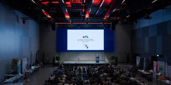 Das 1. Swiss Mobility Forum bot Vertretenden aus Wirtschaft, Politik und Verwaltung die Gelegenheit, sich über nachhaltige Mobilität in Unternehmen auszutauschen. (Foto: EnergieSchweiz)